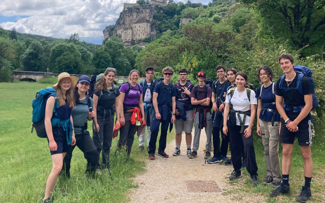 Les élèves de première sur les chemins de Saint-Jacques-de-Compostelle !🚶‍♀️